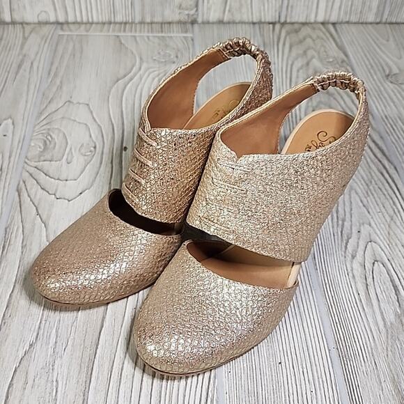 Seychelles Whirl Embossed Gold Metallic Round Toe Pumps Womens Size 6.5 NEW - Picture 10 of 12